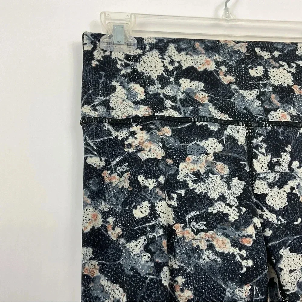 Lululemon Wunder Under Crop Hi Rise Legging‎ Size 8